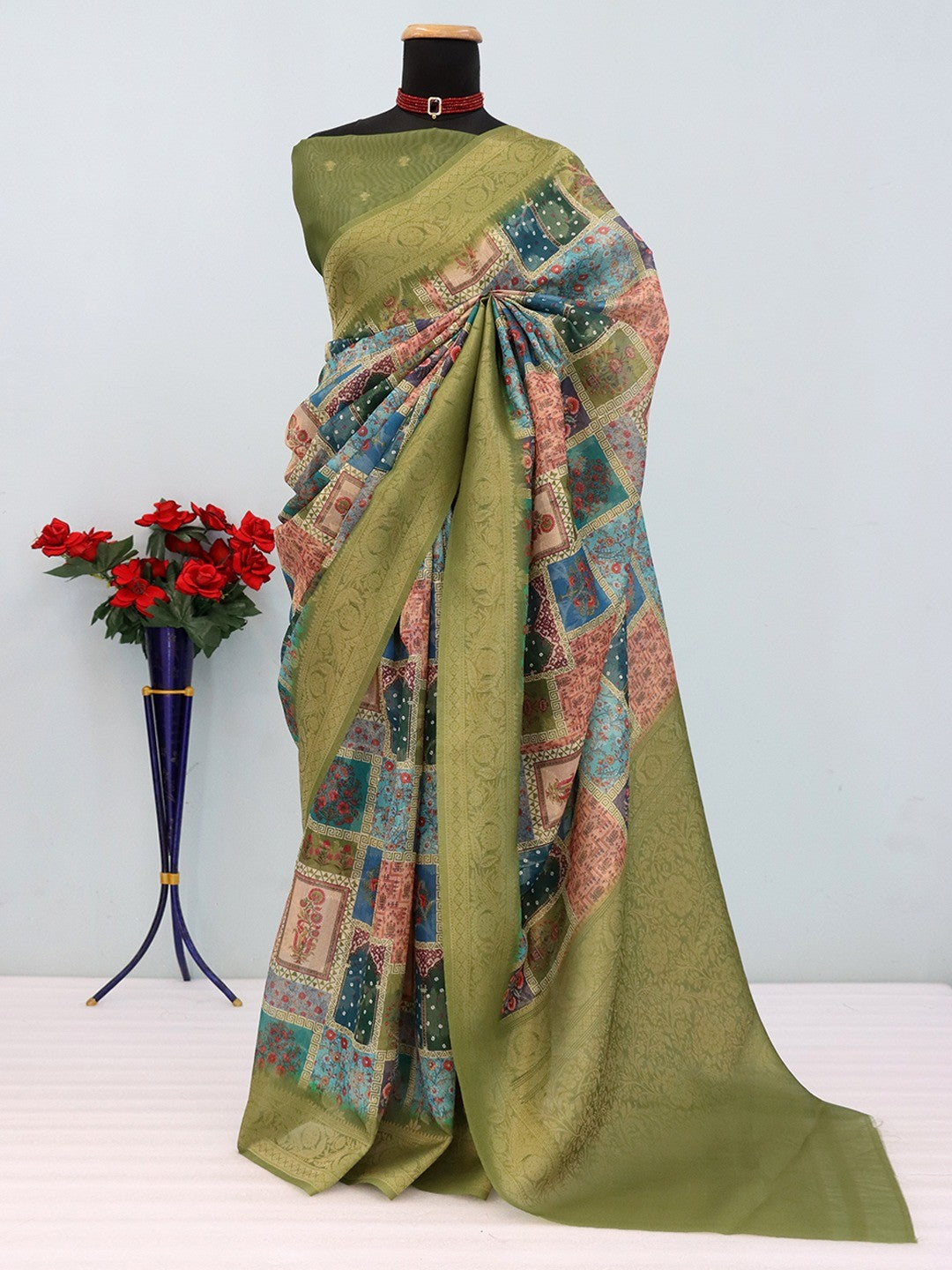 Classic Green Floral Digital Print Burbury Silk Blend Saree With Jacquard Woven Border & Pallu - Image 4