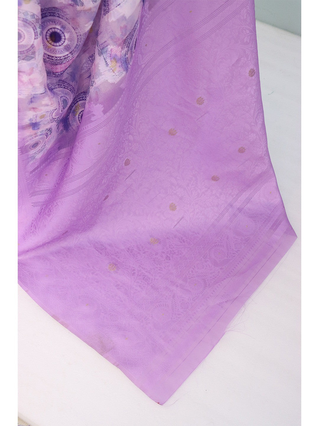 Lavender Digital Print Silk Blend Lucknowi Saree With Jacquard Woven Border & Rich Pallu - Image 2