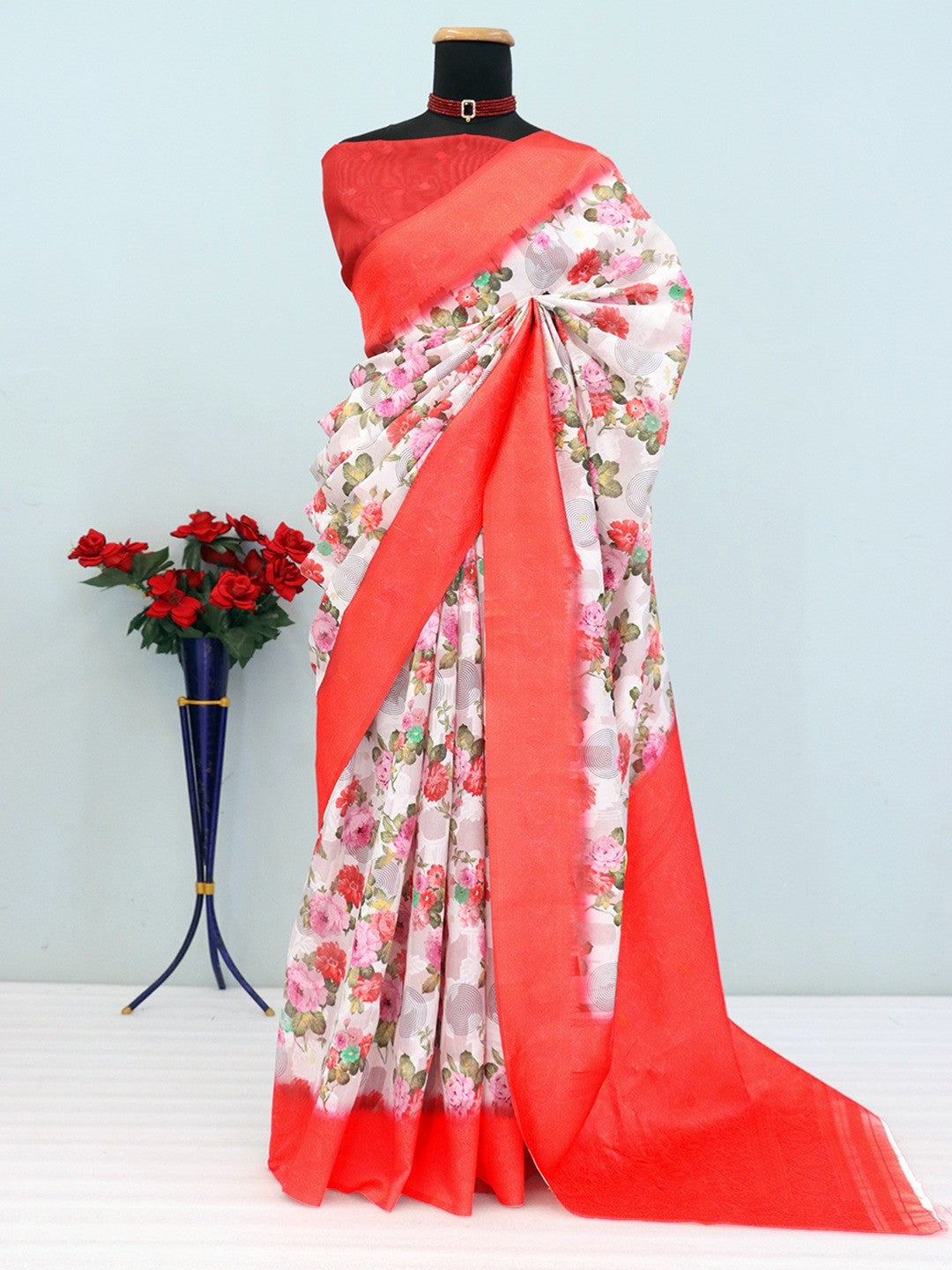 White & Red Floral Digital Print Silk Blend Lucknowi Saree With Jacquard Woven Border & Rich Pallu - Image 4