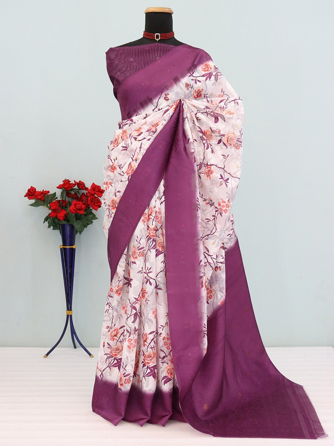White & Wine Floral Leaf Digital Print Silk Blend Lucknowi Saree With Jacquard Woven Border & Rich Pallu - Image 4