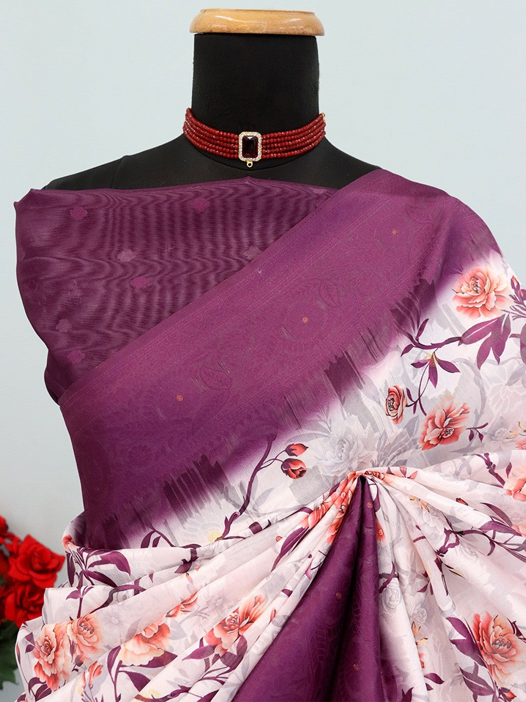 White & Wine Floral Leaf Digital Print Silk Blend Lucknowi Saree With Jacquard Woven Border & Rich Pallu - Image 3