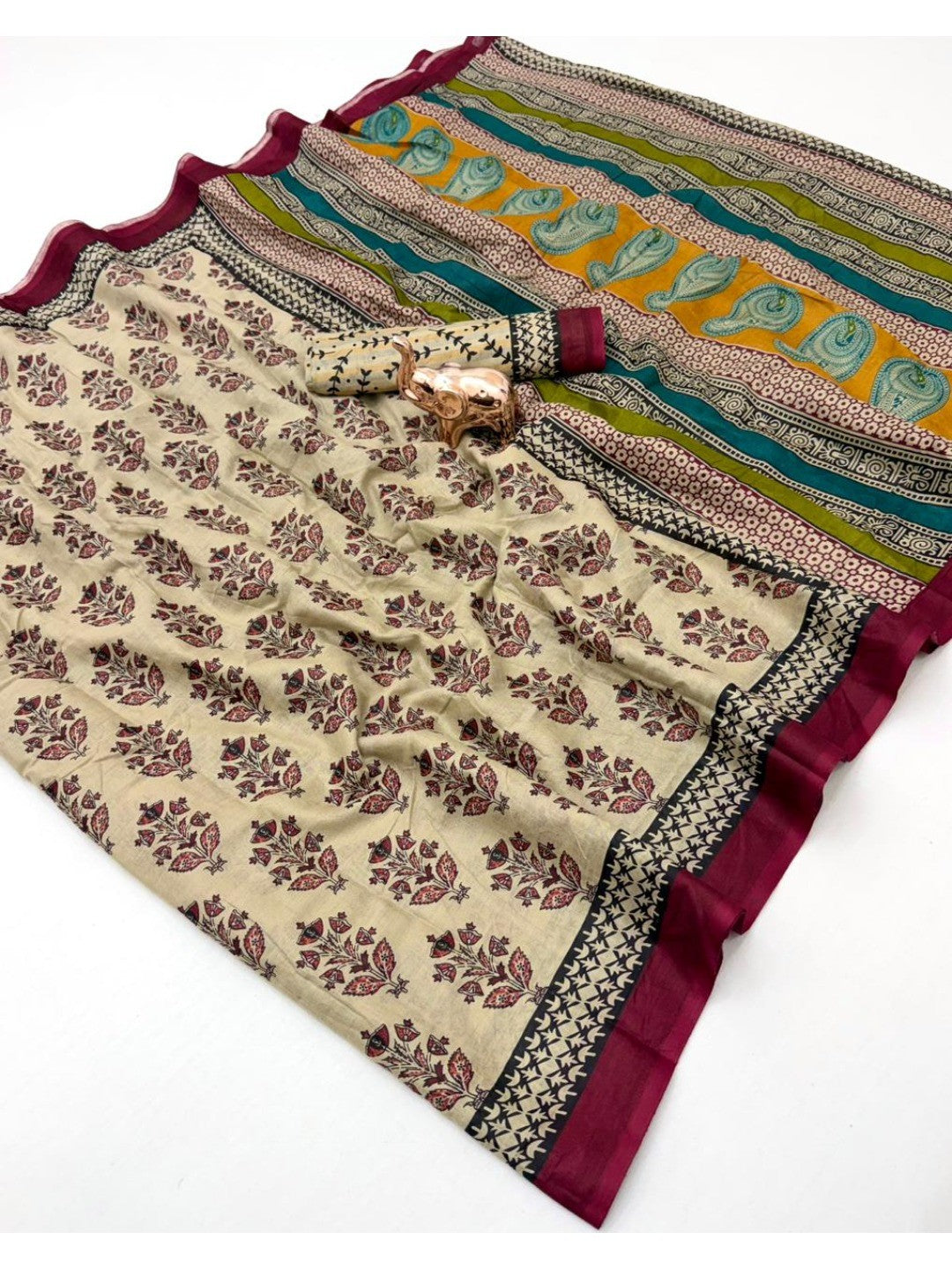 Subtle Beige & Maroon Floral Printed Mulmul Cotton Saree With Delicate Print Work - Image 2