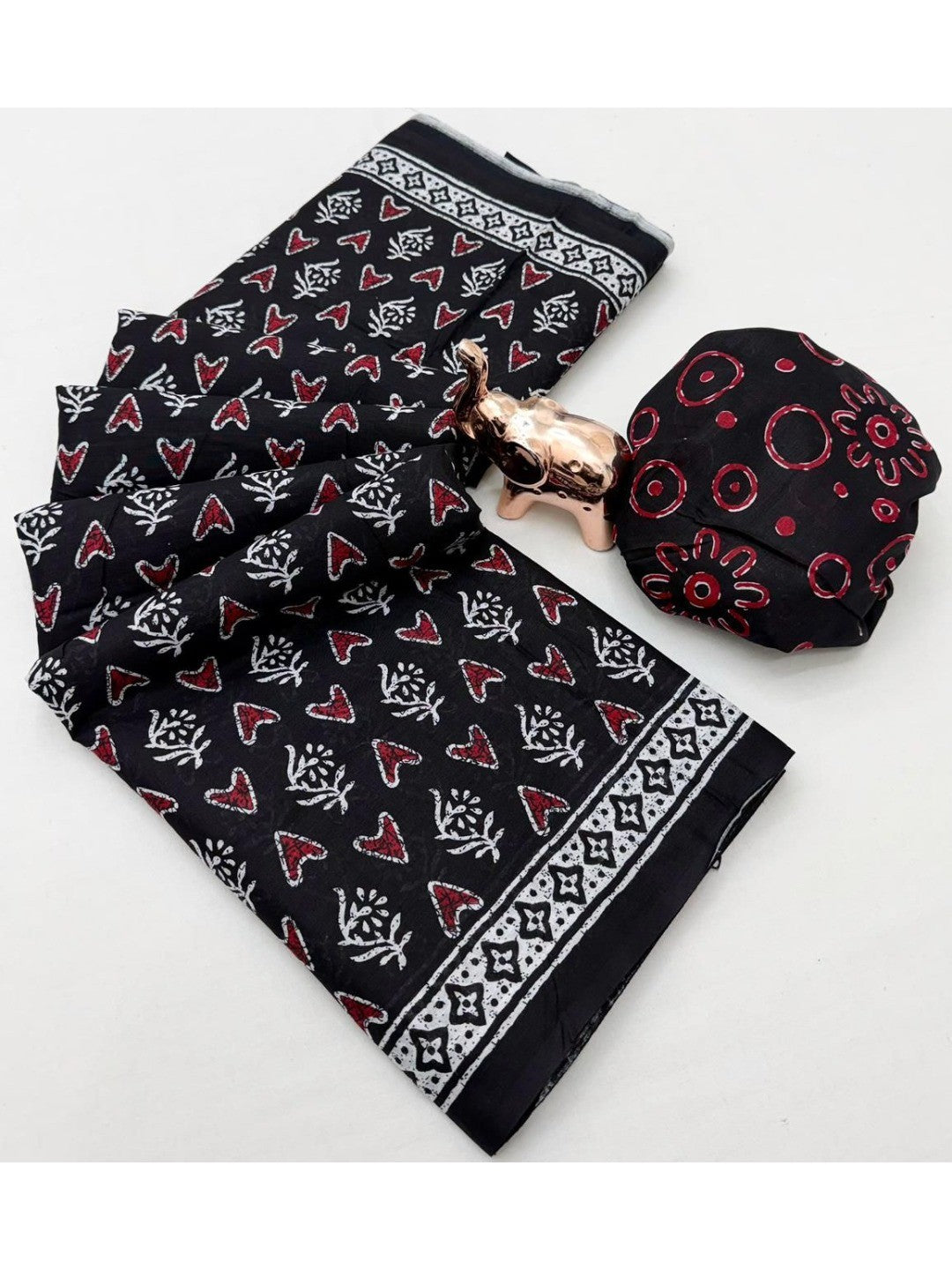 Trendy Black Floral & Geometric Printed Mulmul Cotton Saree With Unique Pattern Work - Image 2