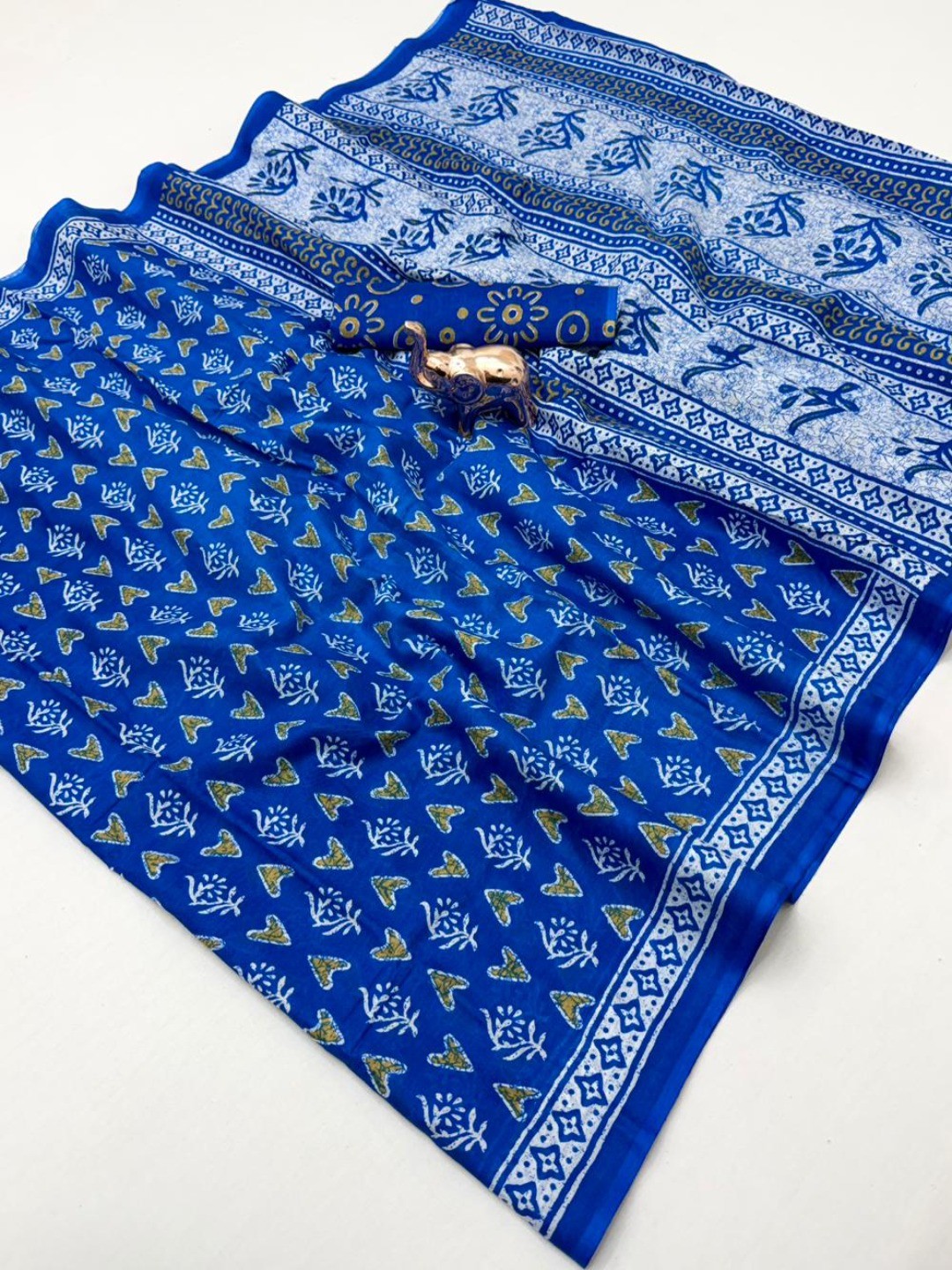 Trendy Blue Floral & Geometric Printed Mulmul Cotton Saree With Unique Pattern Work - Image 2