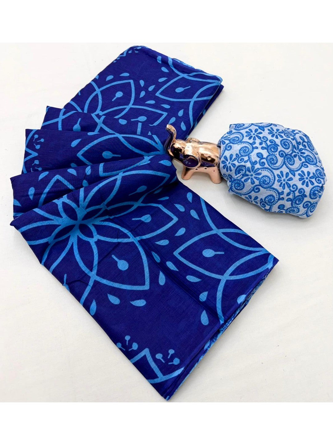 Sophisticated Blue Floral Printed Mulmul Cotton Saree With Unique Abstract Pattern Pallu - Image 2