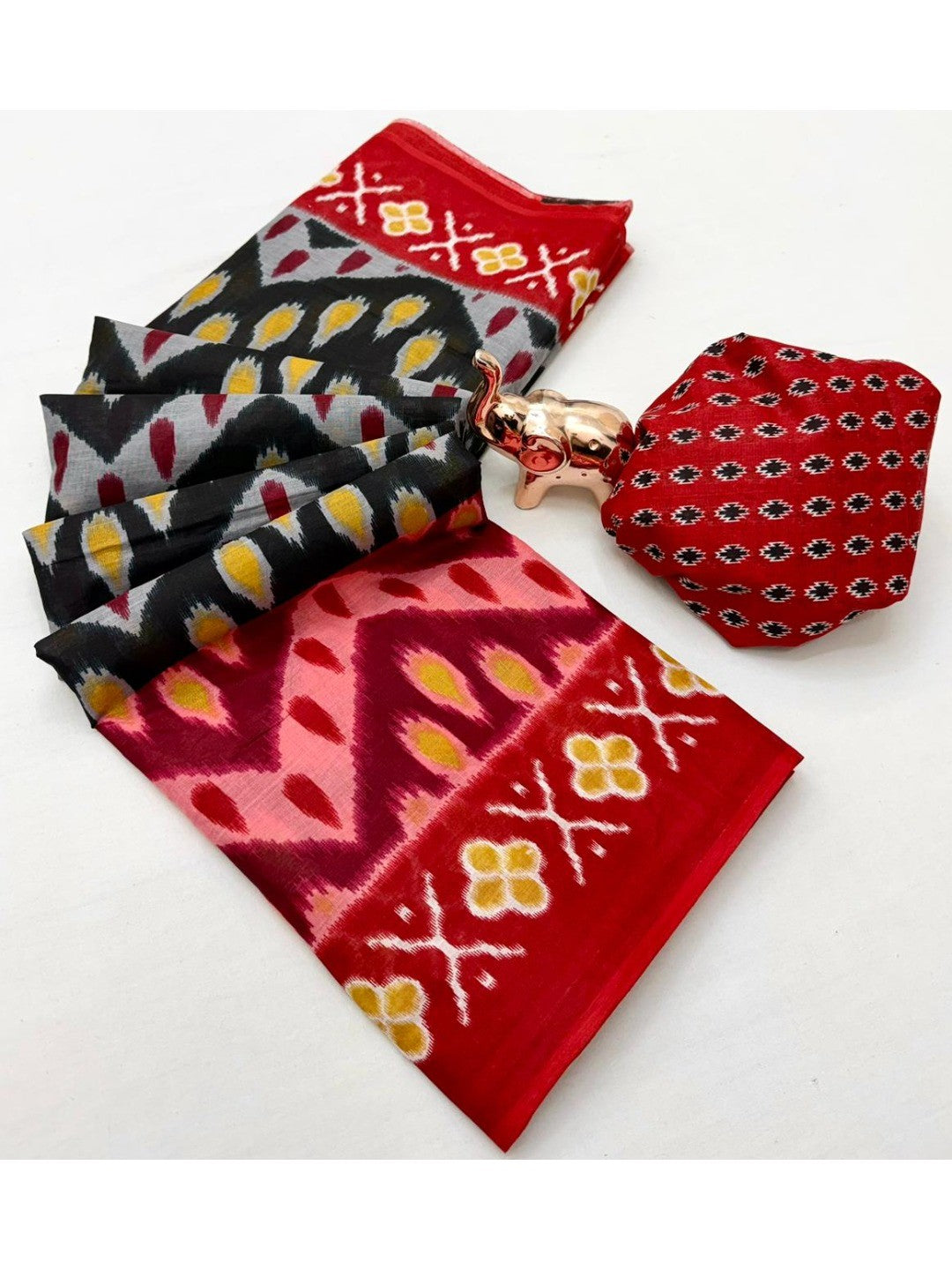 Elegant Red & Black Ikkat Print Mulmul Cotton Saree With Traditional Pattern Design - Image 3