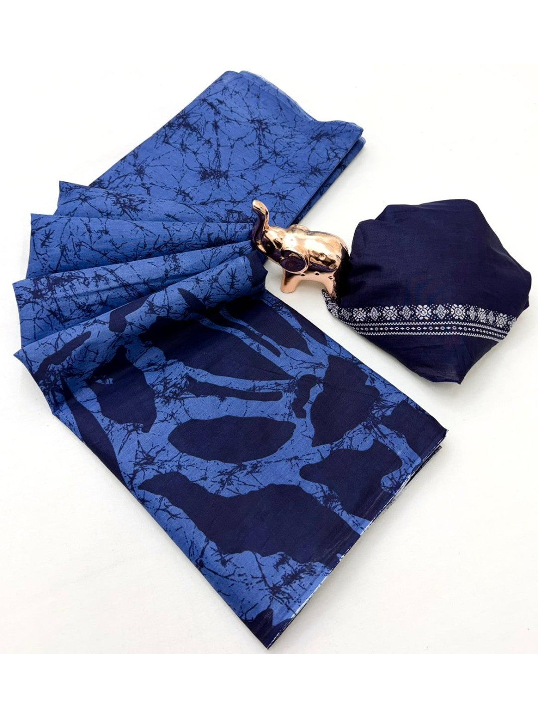 Timeless Blue Abstract Printed Mulmul Cotton Saree With Elegant Pattern Work - Image 3