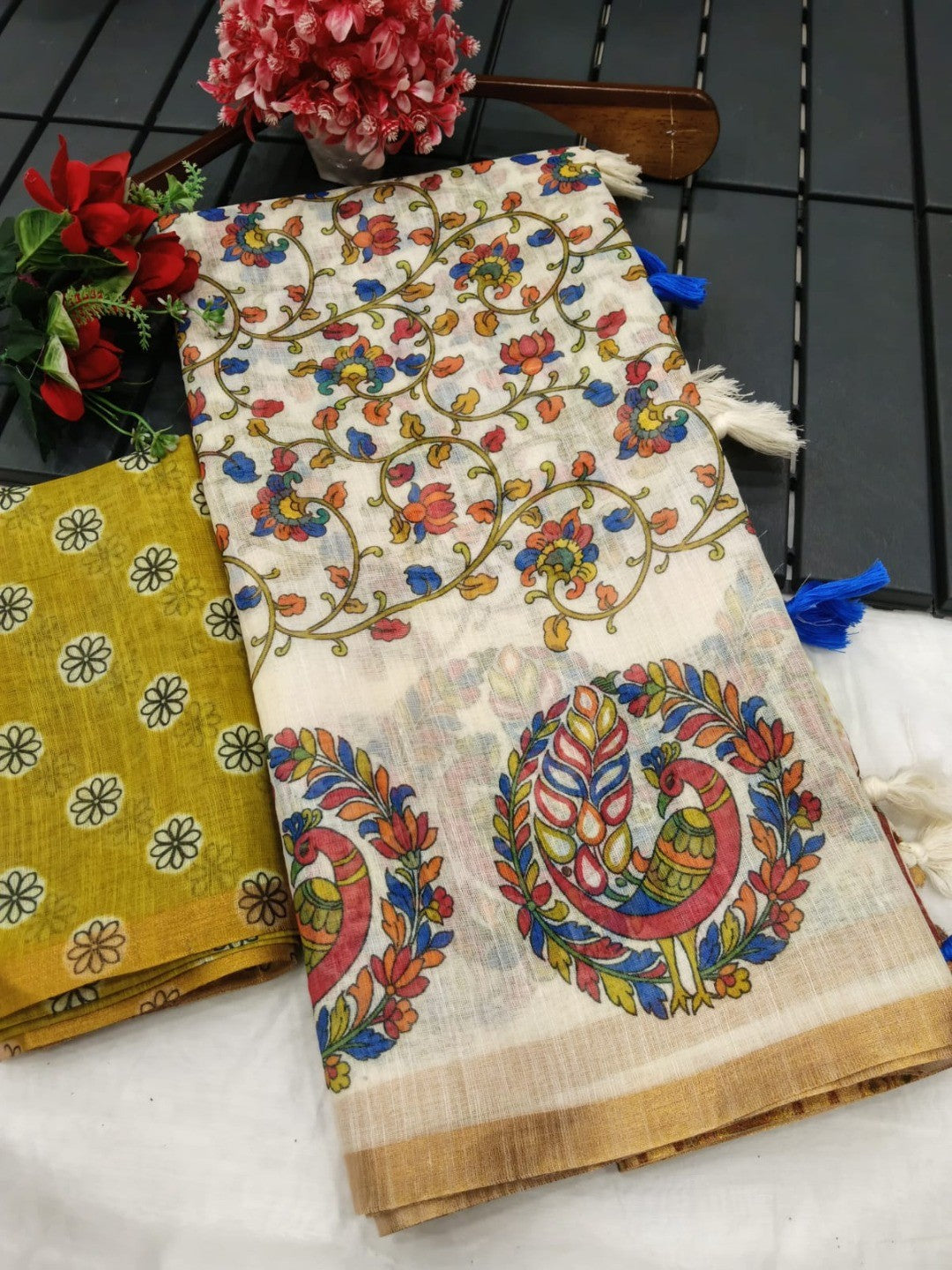 Elegant Cream Linen Saree with Floral and Peacock Print Border - Image 2