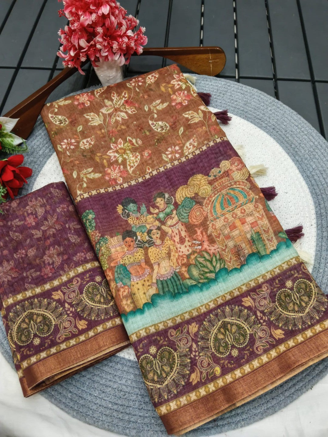 Elegant Brown Linen Saree with Floral and Figure Print Border - Image 4
