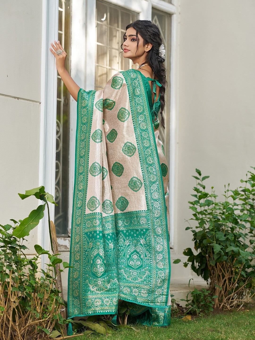 Graceful Cream & Turquoise Floral Weaving Silk Blend Saree Enhanced With Designer Tassel Pallu - Image 4