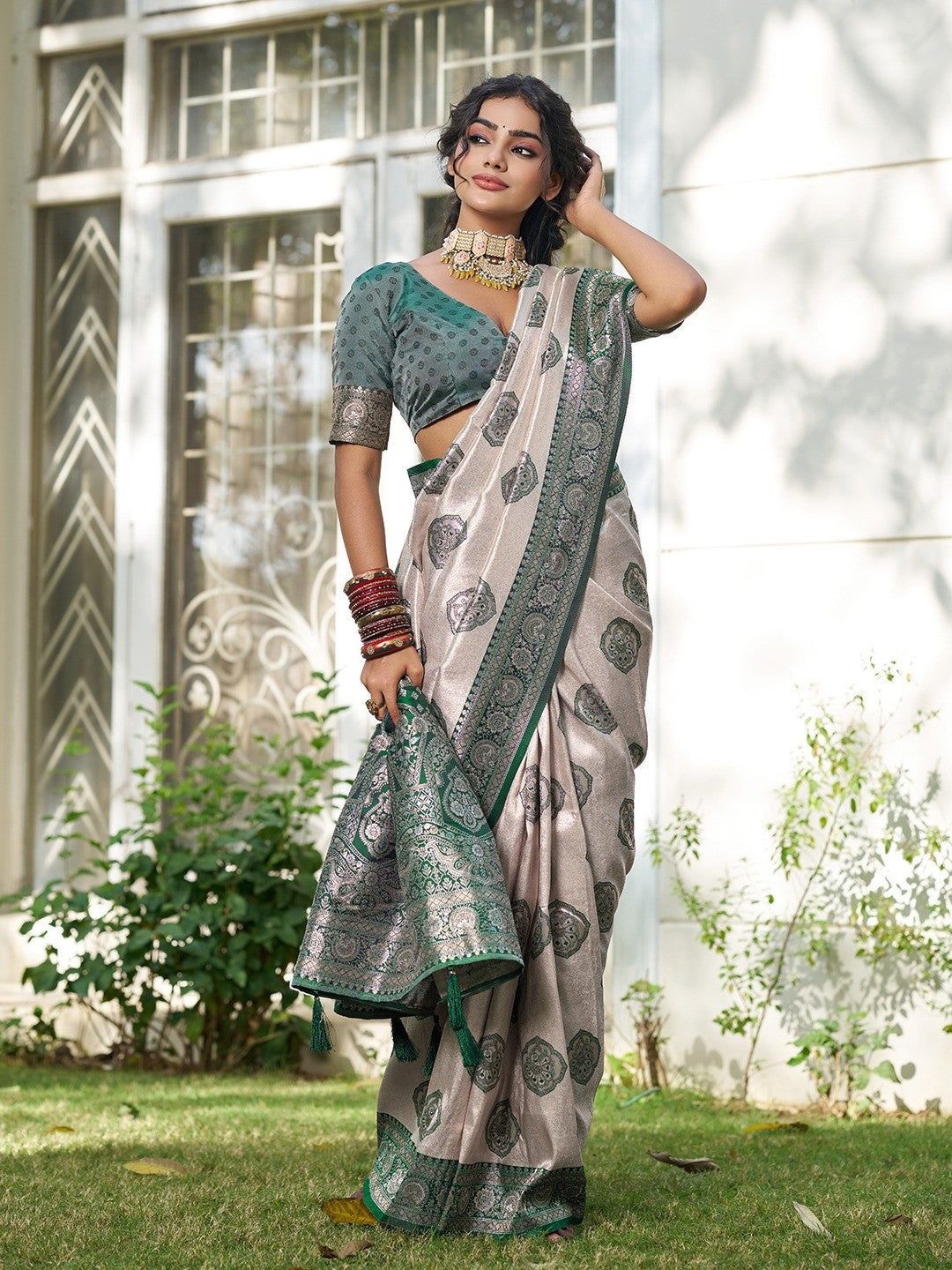 Graceful Cream & Green Floral Weaving Silk Blend Saree Enhanced With Designer Tassel Pallu - Image 4