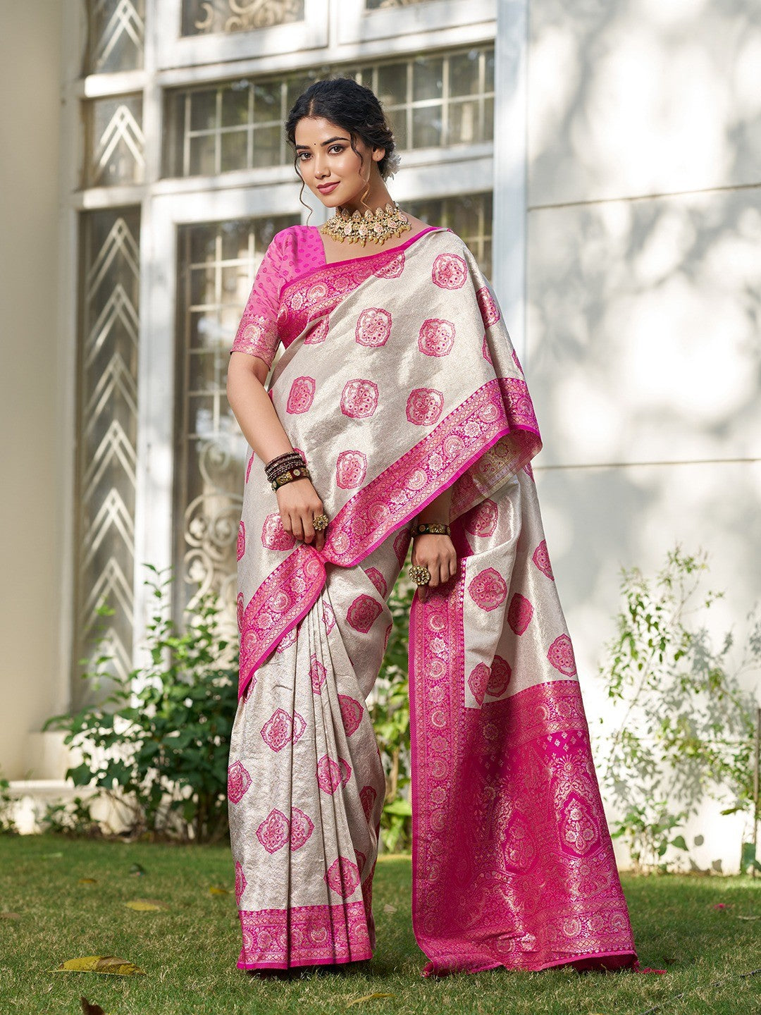 Graceful Cream & Rani Pink Floral Weaving Silk Blend Saree Enhanced With Designer Tassel Pallu - Image 5