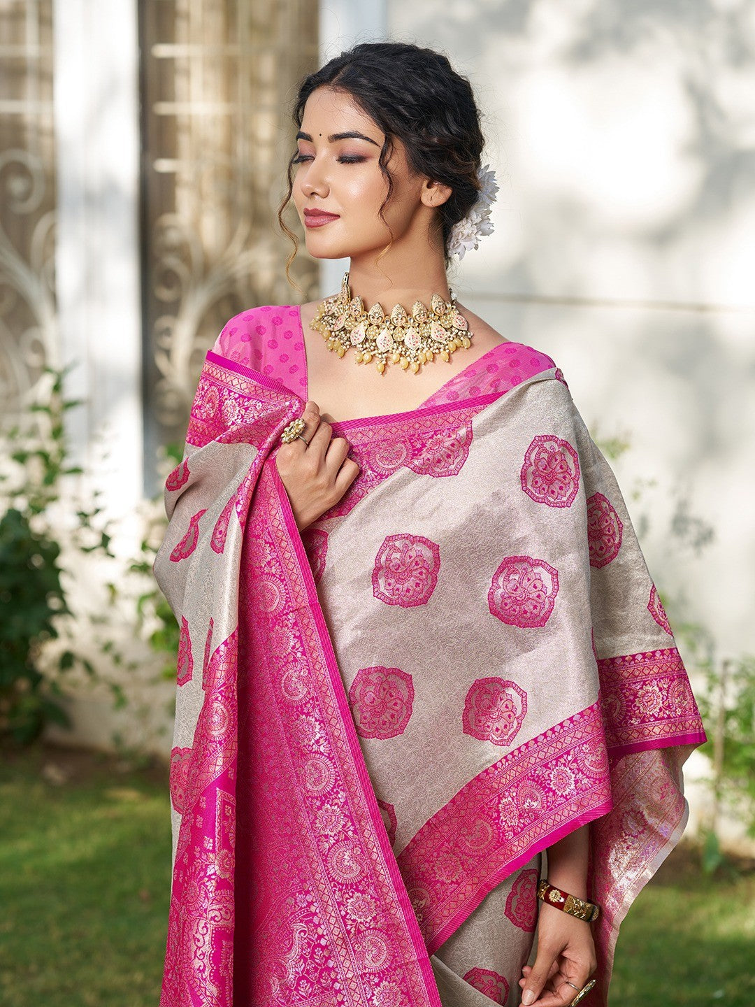 Graceful Cream & Rani Pink Floral Weaving Silk Blend Saree Enhanced With Designer Tassel Pallu - Image 3