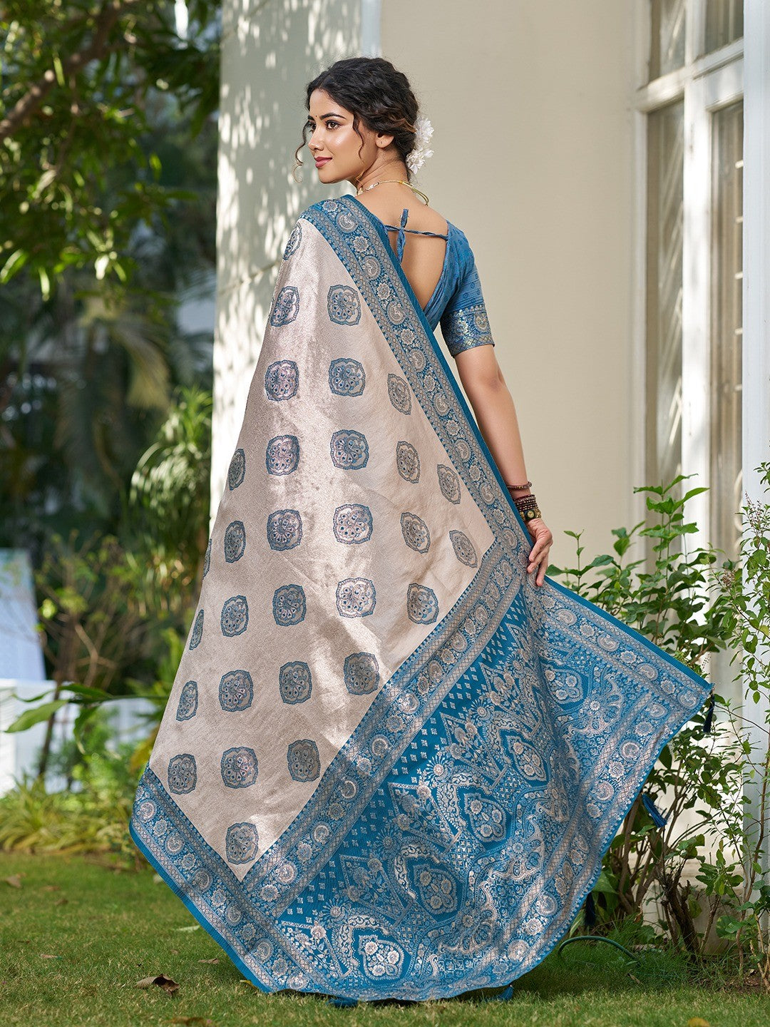Graceful Cream & Blue Floral Weaving Silk Blend Saree Enhanced With Designer Tassel Pallu - Image 5