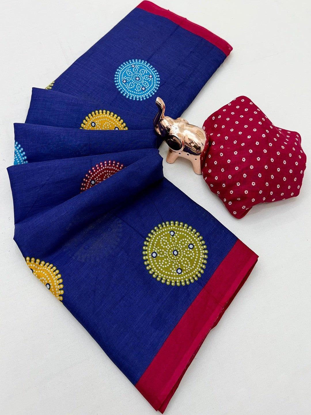 Elegant Blue Geometric Printed Mulmul Cotton Saree With Bandhani Inspired Pallu Work - Image 3
