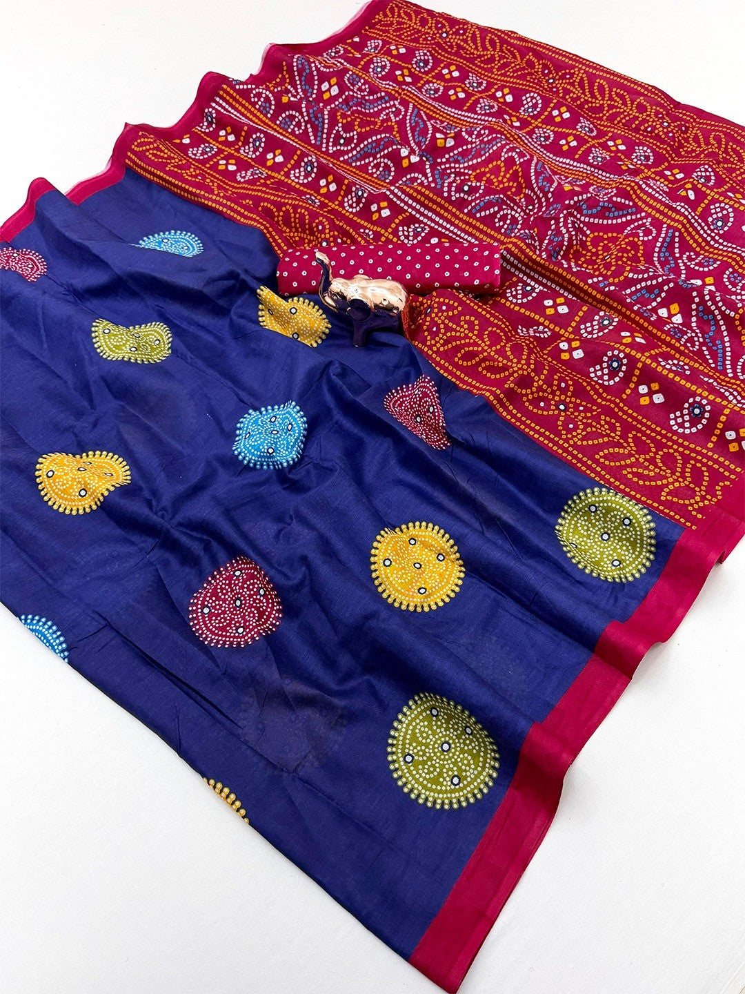 Elegant Blue Geometric Printed Mulmul Cotton Saree With Bandhani Inspired Pallu Work - Image 2