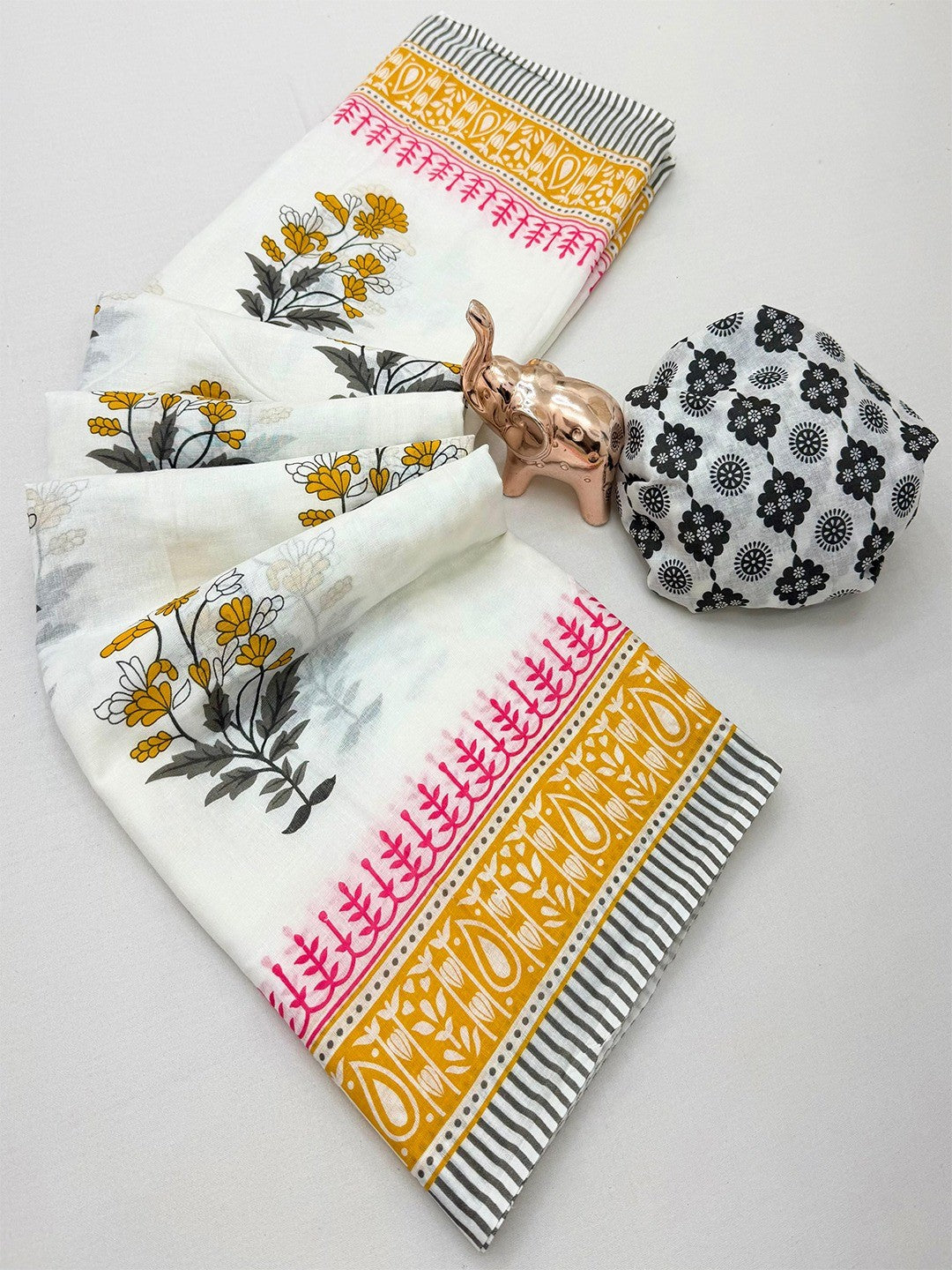 Classic White Blossom Floral Print Mulmul Cotton Saree with Artistic Work - Image 3