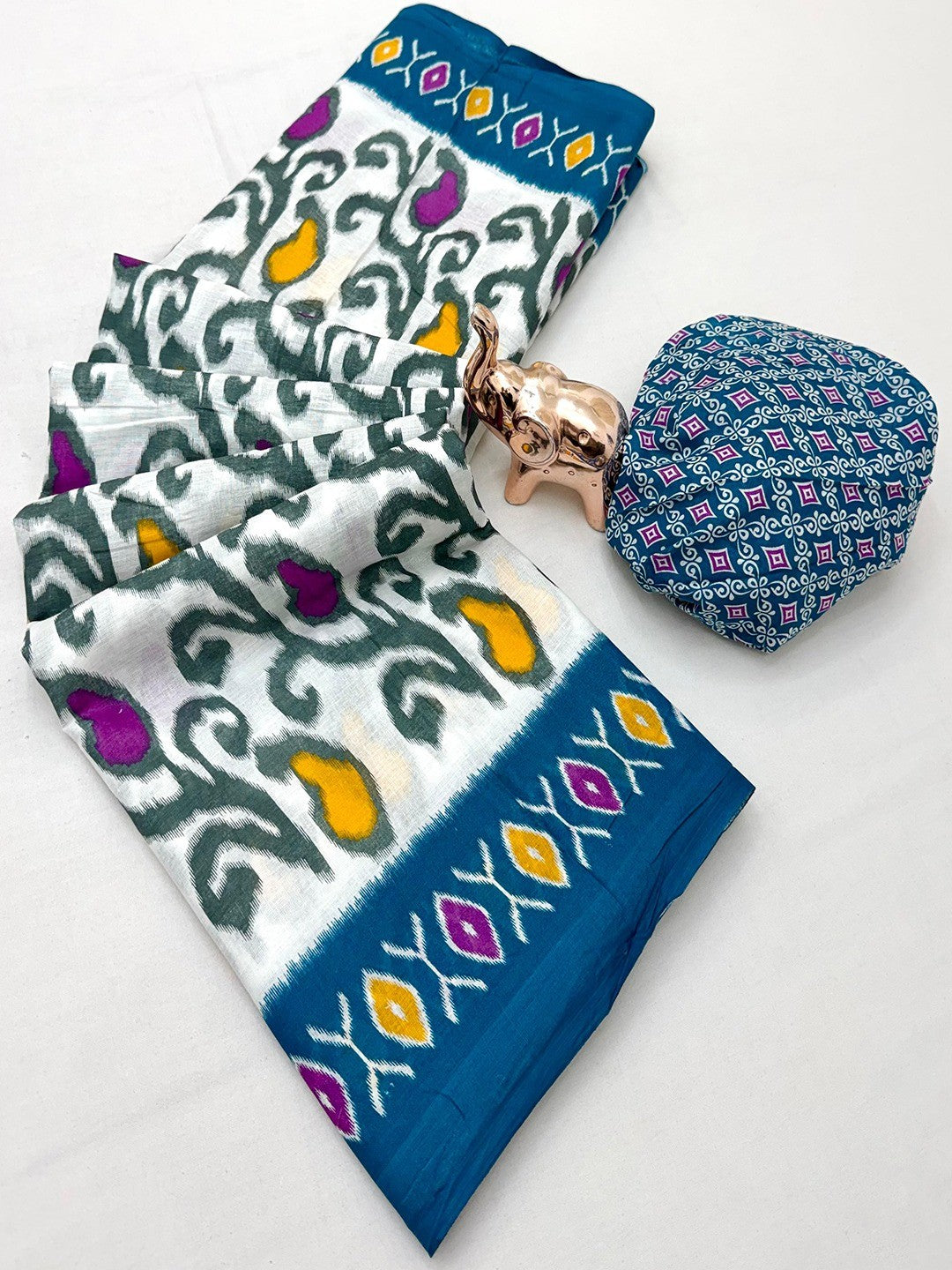 Charming Blue & White Ikkat Printed Mulmul Cotton Saree With Subtle Work - Image 4