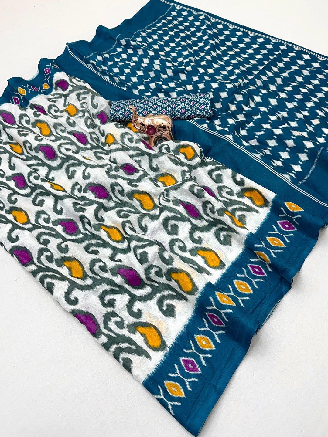 Charming Blue & White Ikkat Printed Mulmul Cotton Saree With Subtle Work - Image 2