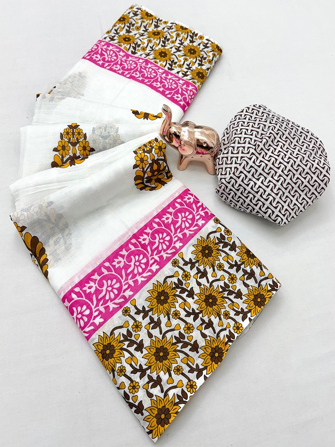 Stylish White & Mustard Floral Print Mulmul Cotton Saree With Delicate Work - Image 4