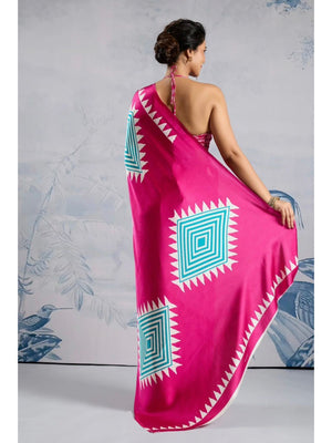 Elegant Pink Crepe Saree with Geometric Print Border - Image 2