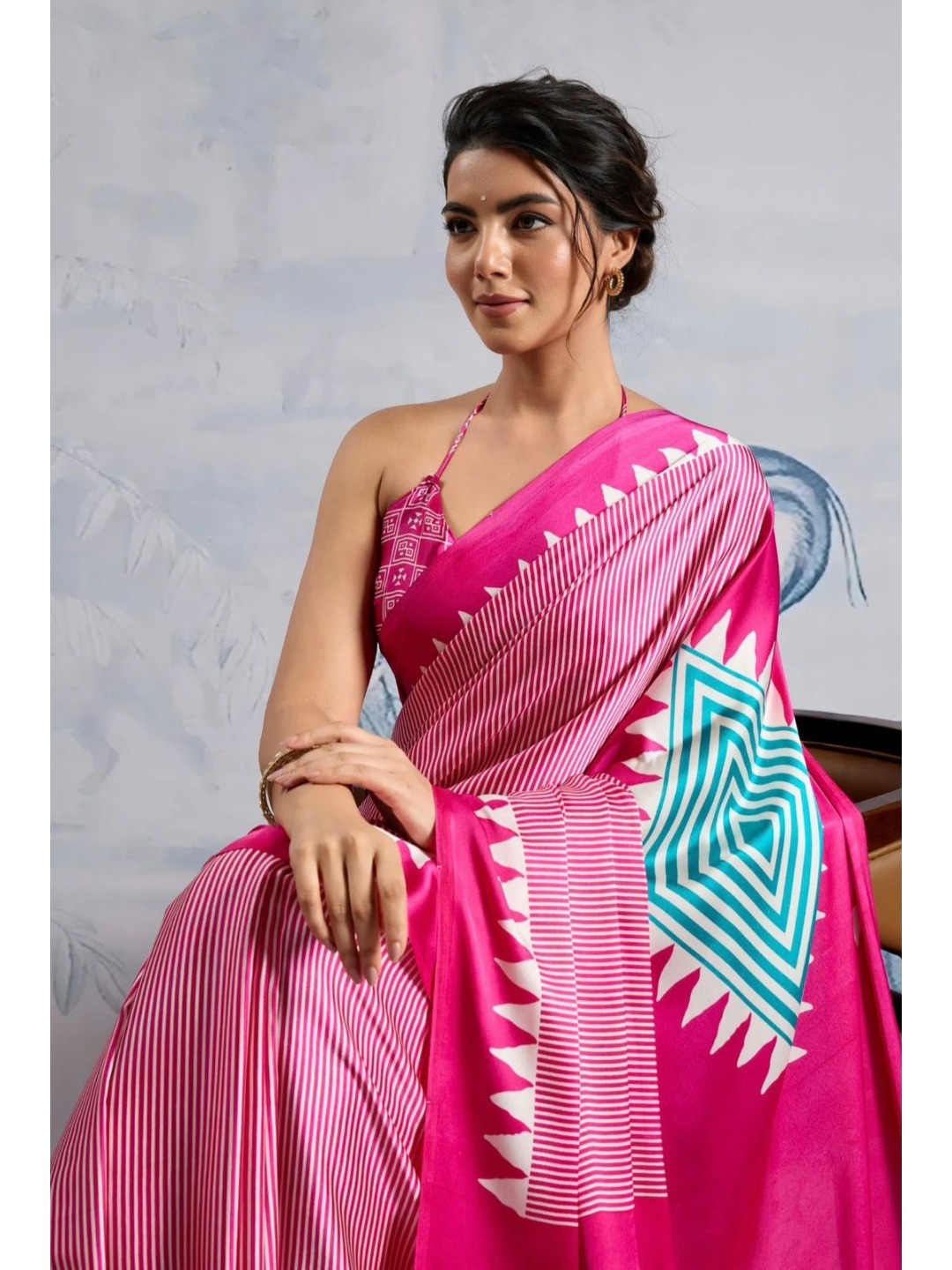 Elegant Pink Crepe Saree with Geometric Print Border - Image 2
