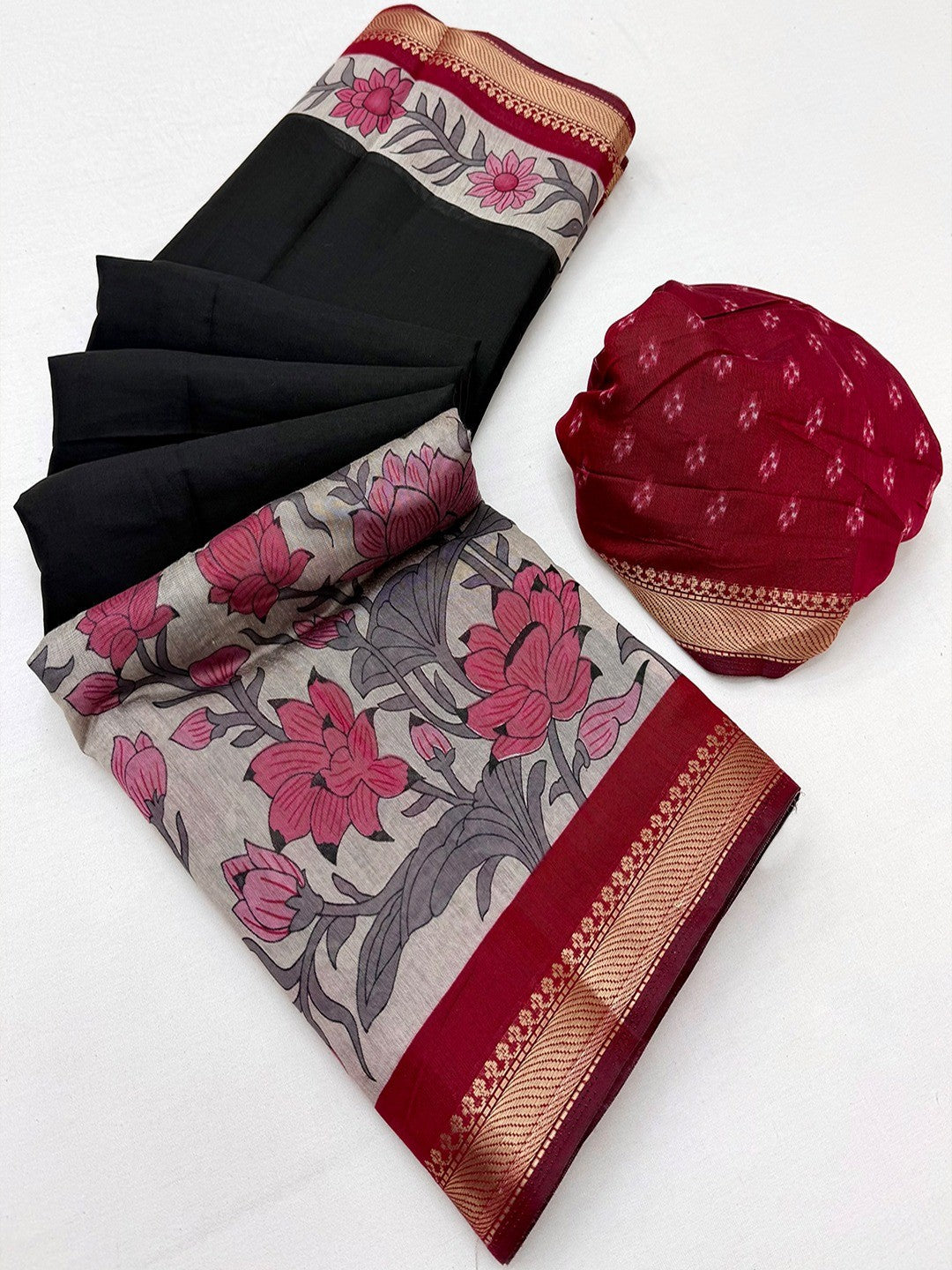 Elegant Black Mulmul Cotton Saree Adorned With Floral & Peacock Print Work Elegance - Image 3