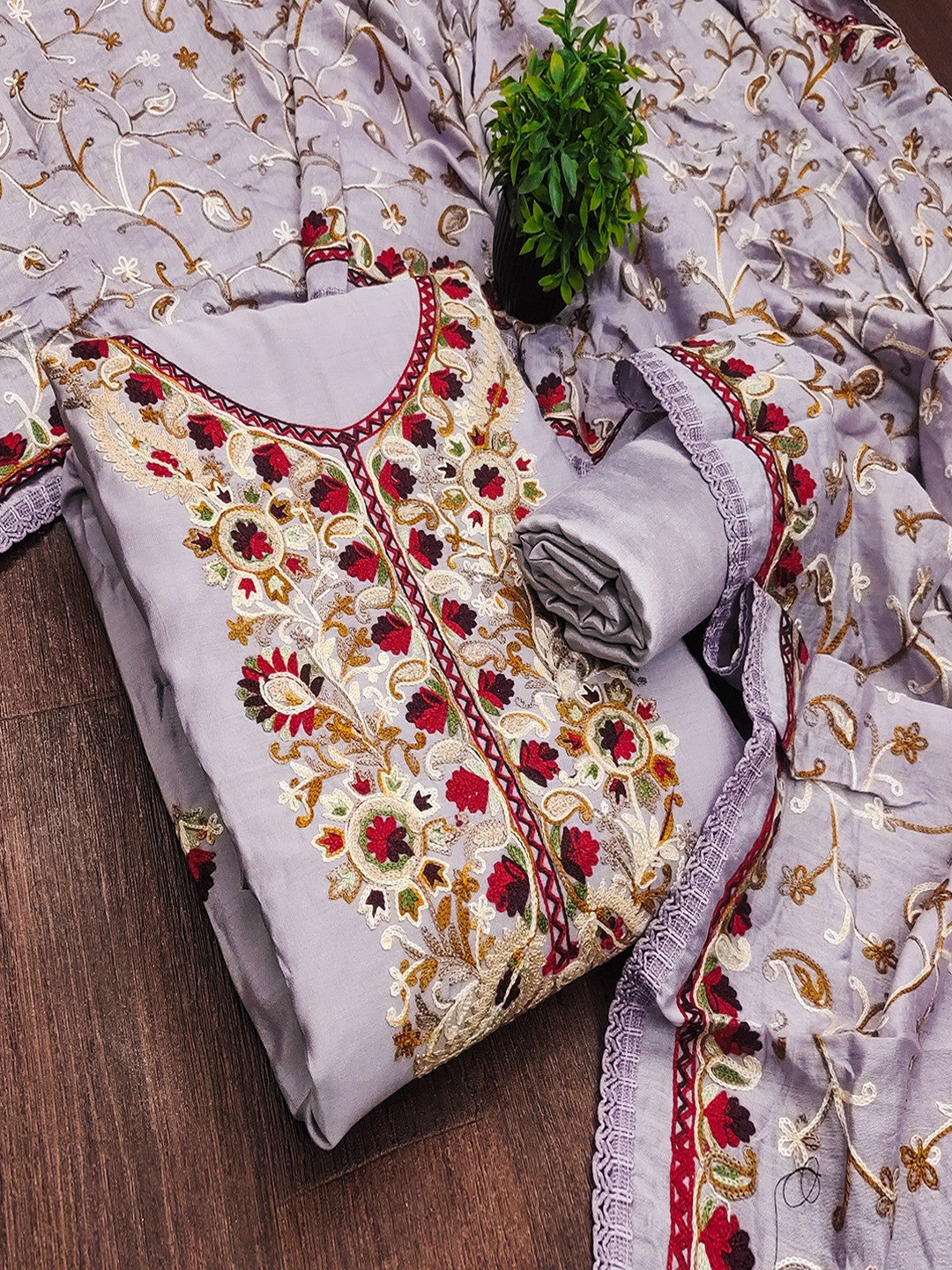 Ethnic Lavender Roman Art Silk Dress Material Highlighted With Floral & Paisley Thread Embroidery - Image 5