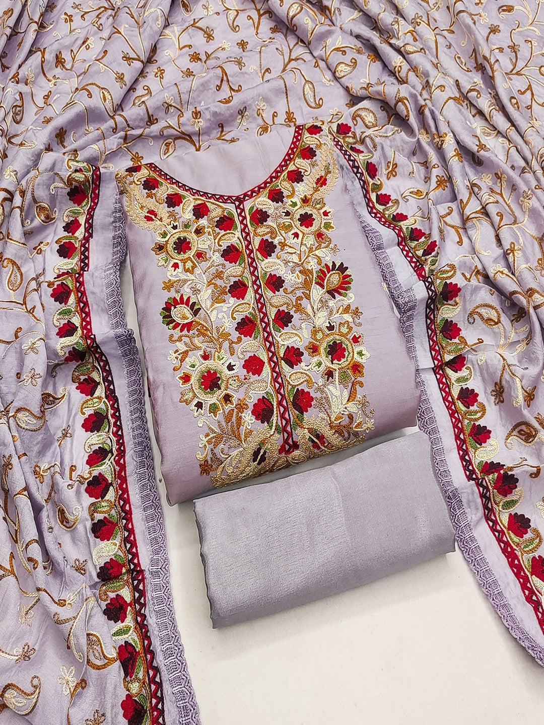 Ethnic Lavender Roman Art Silk Dress Material Highlighted With Floral & Paisley Thread Embroidery - Image 4