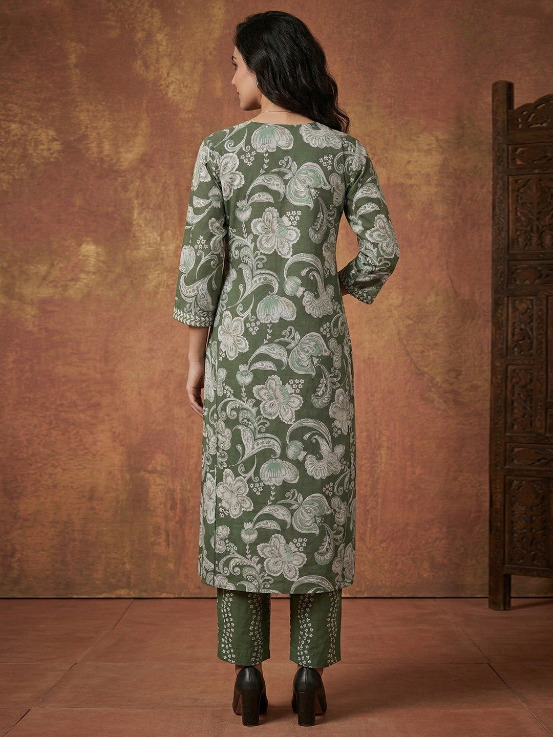 Green Floral Print Pure Cotton Kurta Salwar Dupatta Set with Elegant Design - Image 4