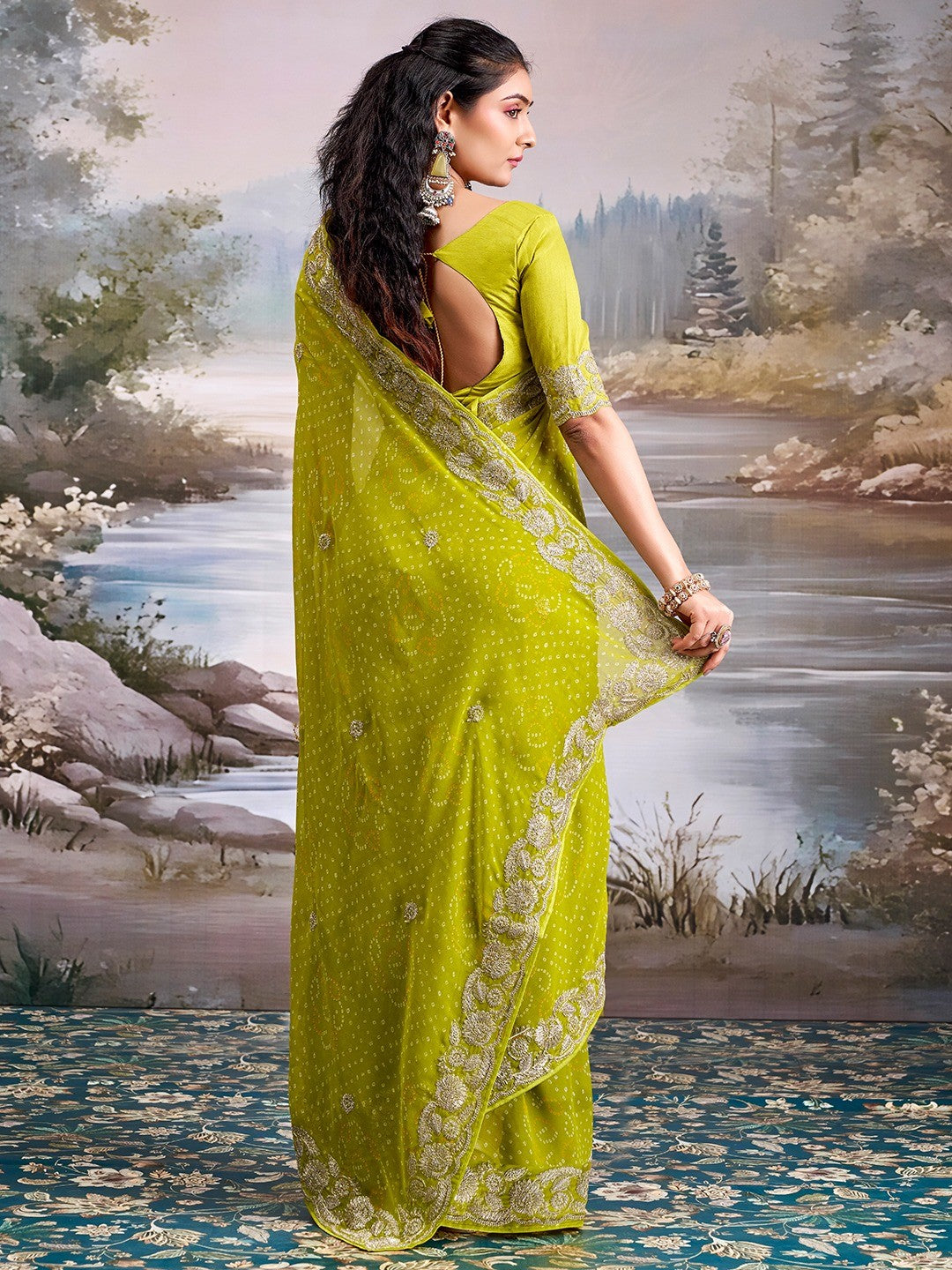 Graceful Green Bandhani Print Georgette Saree Highlighted With Floral Embroidery Work Border - Image 5