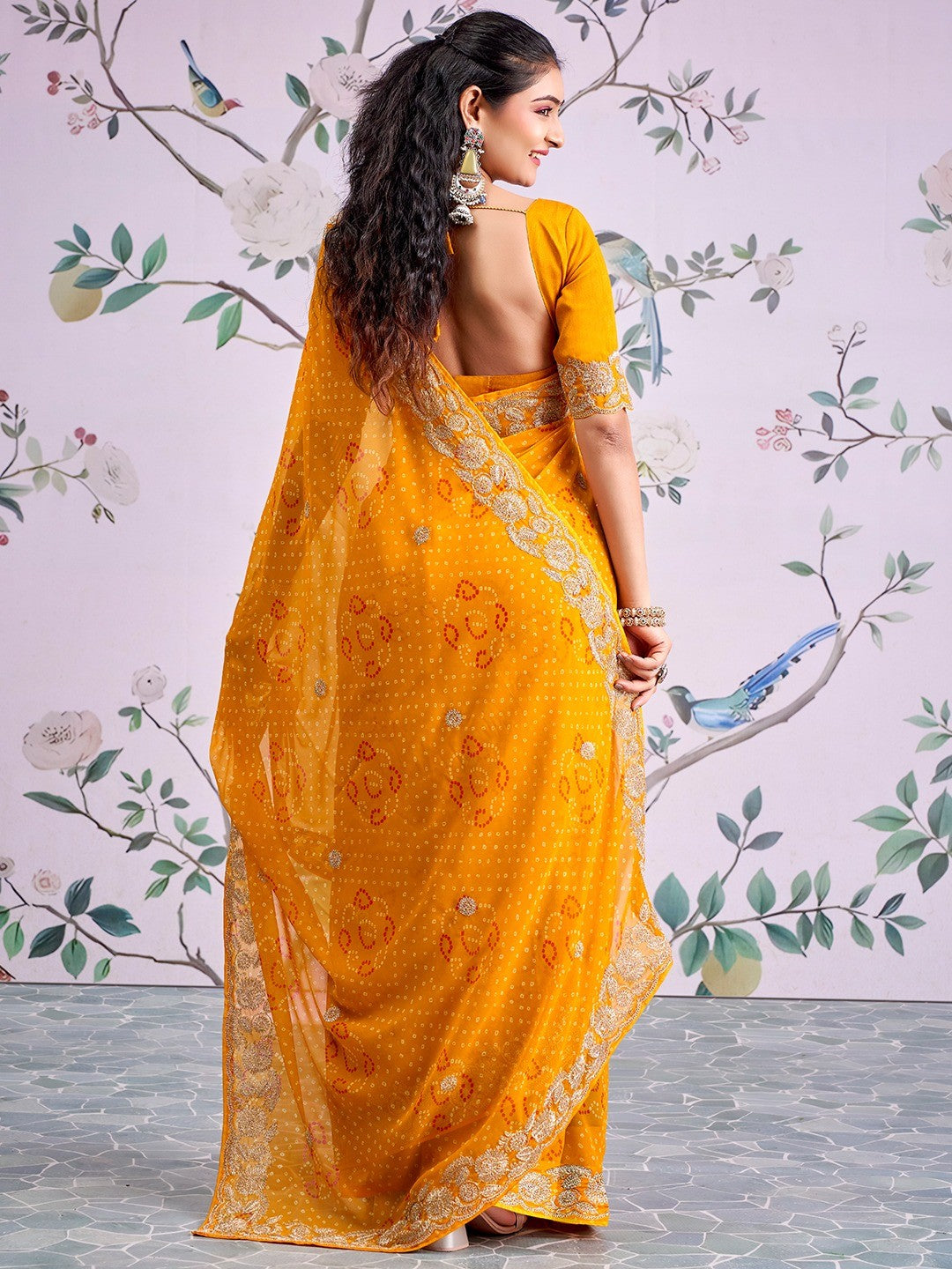 Graceful Mustard Bandhani Print Georgette Saree Highlighted With Floral Embroidery Work Border - Image 5
