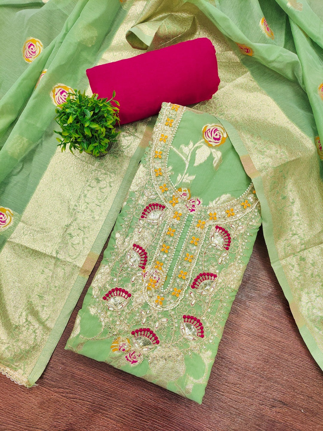 Green Cotton Silk Fabric with Elegant Zari Floral Pattern Weaving - Image 4