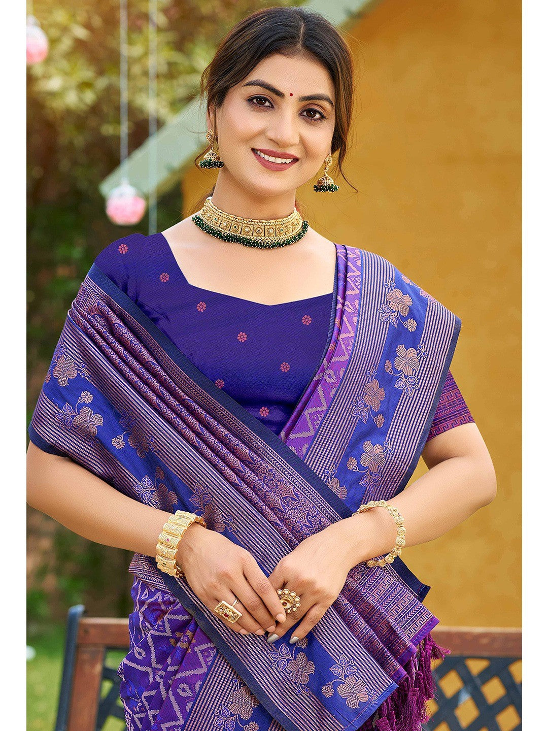 Ethnic Violet Floral & Geometric Zari Weaving Silk Blend Saree With Tassels Pallu - Image 5
