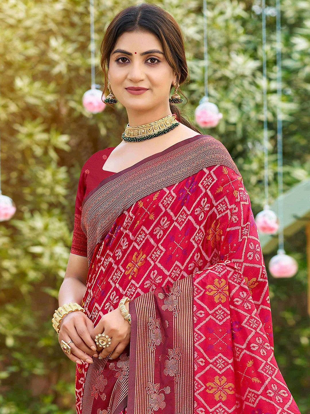 Ethnic Pink Floral & Geometric Zari Weaving Silk Blend Saree With Tassels Pallu - Image 5