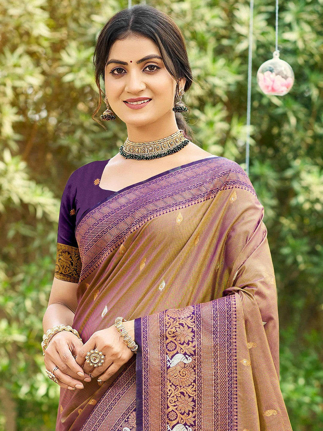 Classic Mocha Brown Floral & Peacock Design Zari Woven Silk Blend Saree With Trendy Tassel Pallu - Image 4