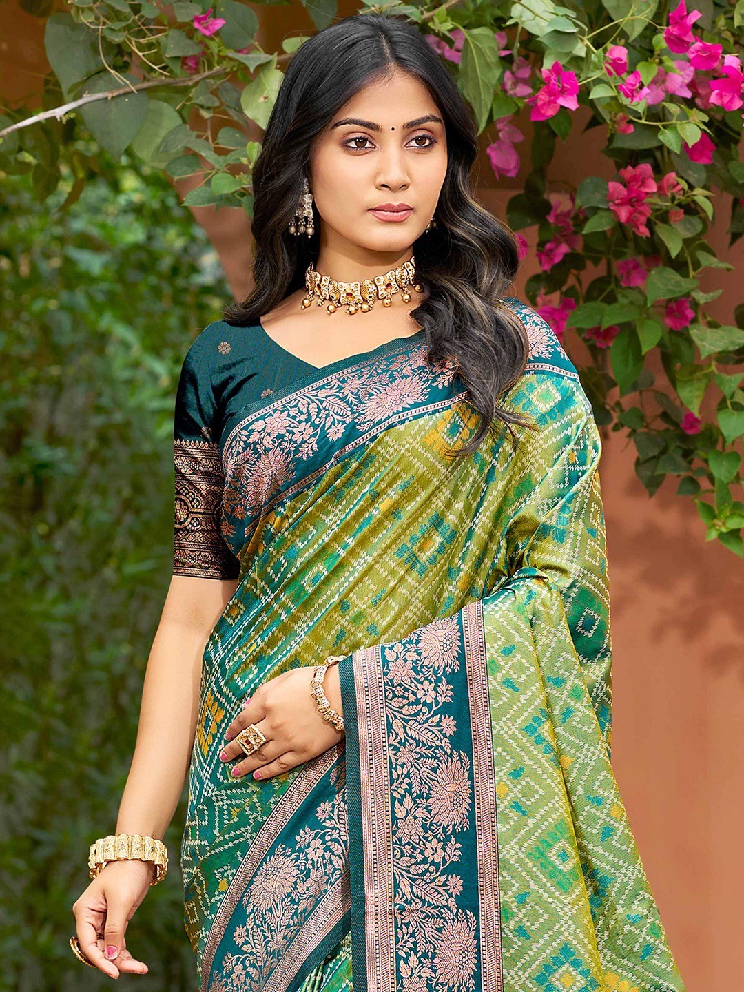 Timeless Teal Green Geometric & Floral Design Weaving Silk Blend Saree With Stylish Tassels Pallu - Image 4