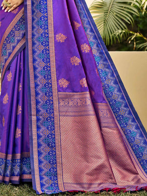 Classic Violet Floral Zari Weaving Silk Blend Saree With Fine Weaving Detailing - Image 2