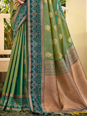 Classic Green Floral Zari Weaving Silk Blend Saree With Fine Weaving Detailing - Image 2