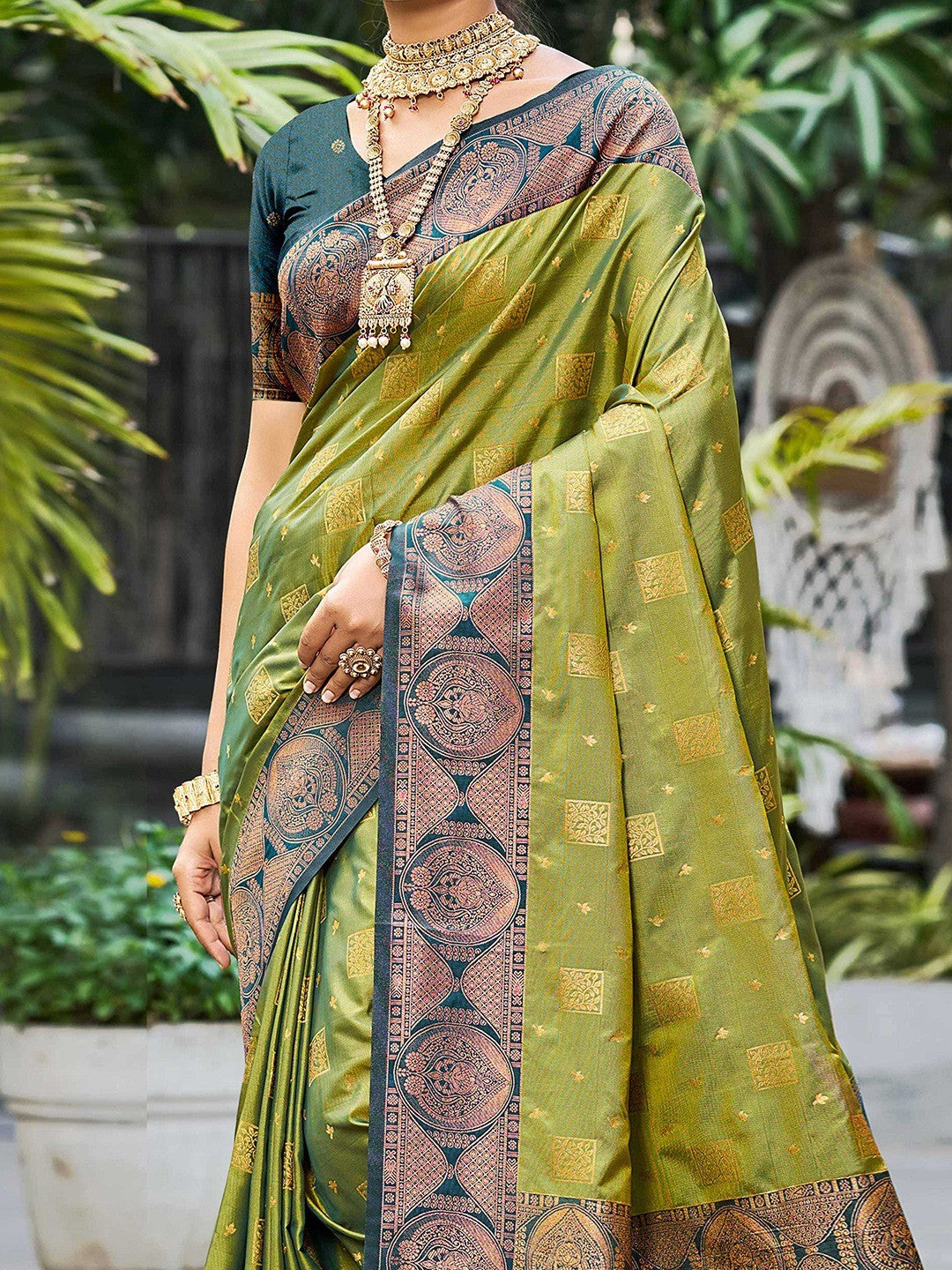 Timeless Mehendi Green Floral Zari Work Silk Blend Saree With Designer Tassels Pallu - Image 3
