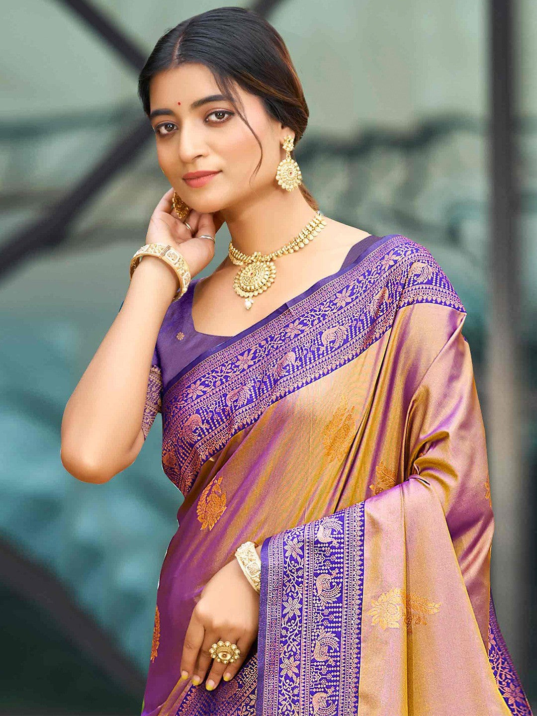 Classic Beige Peacock & Floral Motif Zari Woven Silk Blend Saree With Decorative Tassel Pallu - Image 5