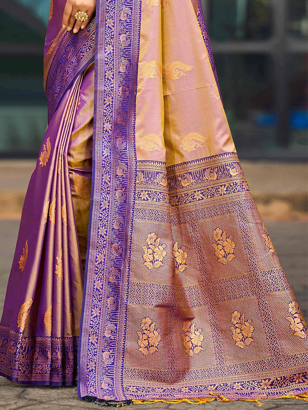 Classic Beige Peacock & Floral Motif Zari Woven Silk Blend Saree With Decorative Tassel Pallu - Image 2