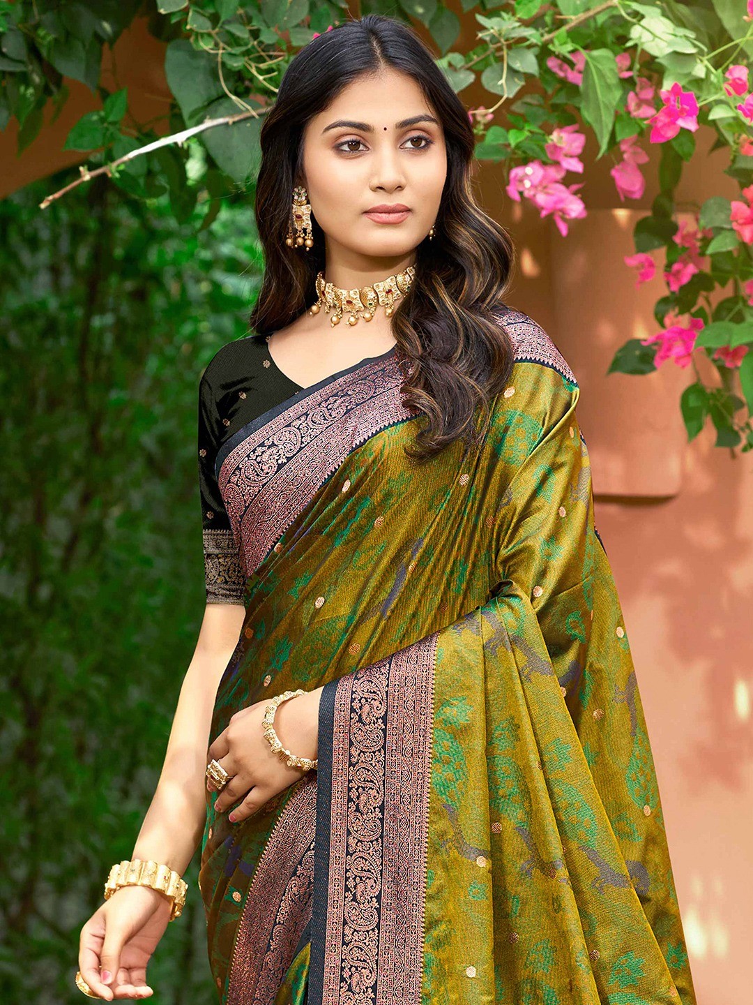 Luxury Mehendi Green Zari Woven Silk Blend Saree With Paisley Motif Border & Attractive Tassel Pallu - Image 5