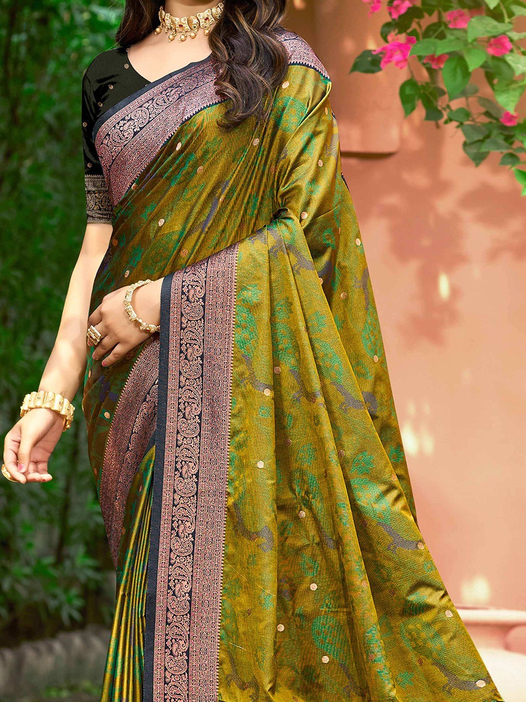 Luxury Mehendi Green Zari Woven Silk Blend Saree With Paisley Motif Border & Attractive Tassel Pallu - Image 3