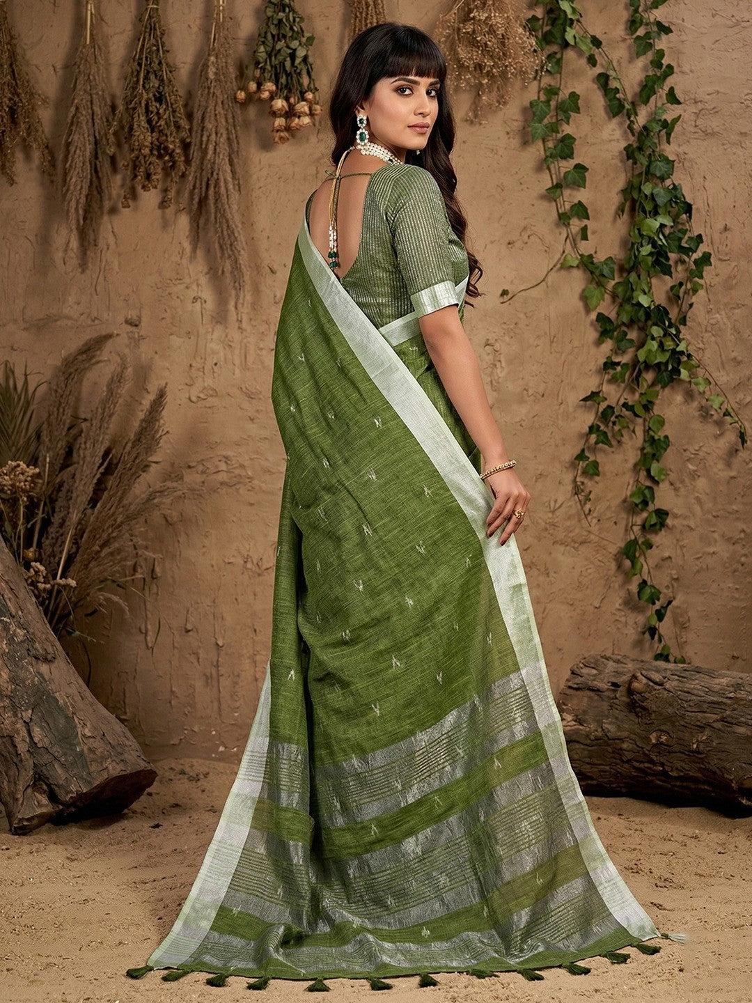 Elegant Green Linen Saree with Silver Border Lightweight Festive Ethnic Wear - Image 3