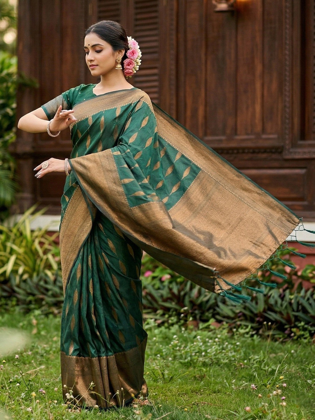 Green Silk Blend Saree with Woven Design and Border Comfortable Ethnic Wear - Image 3