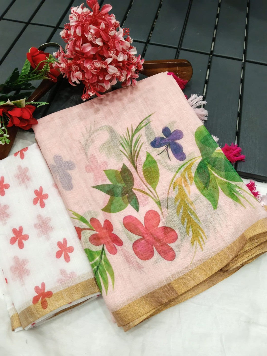 Elegant Peach Floral & Flamingo Digital Printed Linen Saree with Artistic Detailing - Image 4