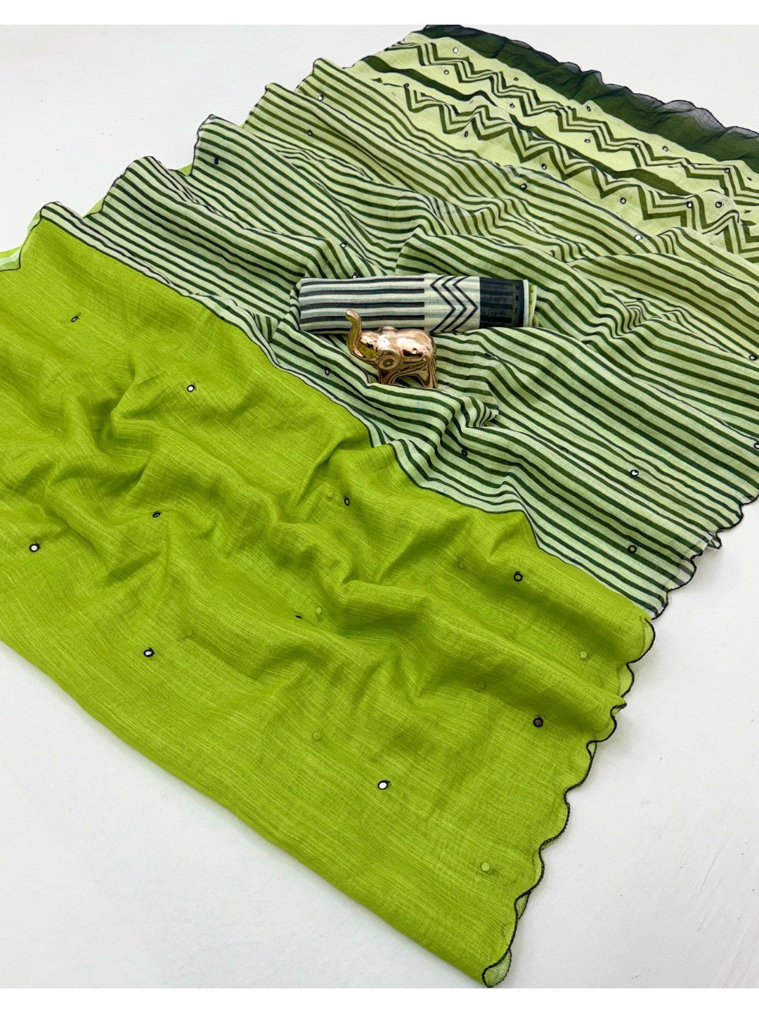 Stylish Green Linen Saree with Multicolor Printed Motifs Minimal Elegant Look - Image 2
