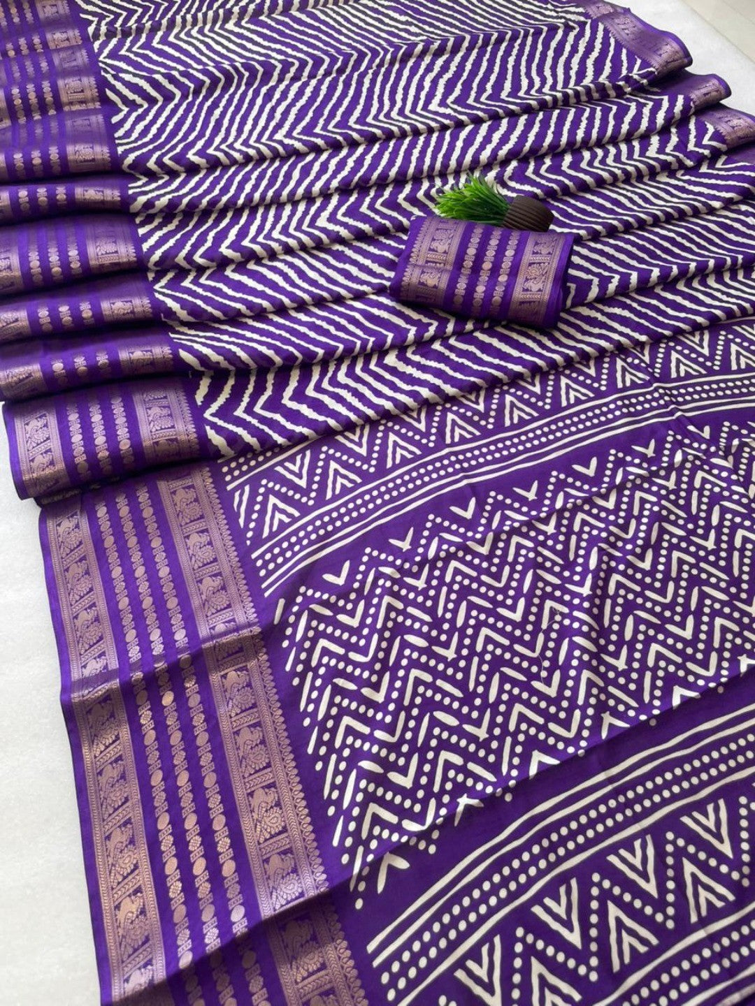 Purple Dola Silk Saree with Leheriya Pattern Modern Ethnic Style - Image 3
