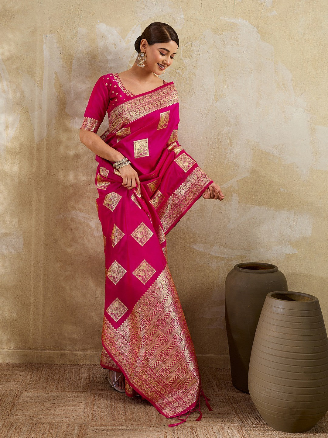 Elegant Magenta Silk Blend Zari Work Saree for Festive Occasions - Image 5